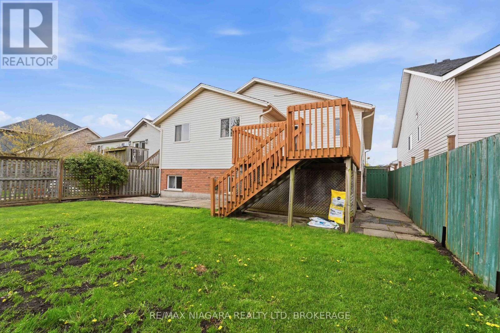 8253 Costabile Drive Property Photo 21