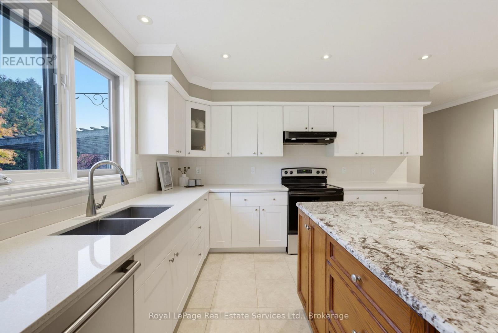 16 Vanstraalen Street Property Photo 11