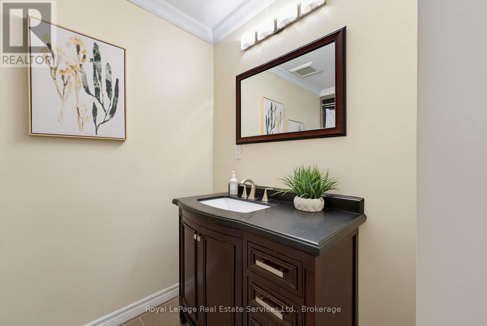 16 Vanstraalen Street Property Photo 19
