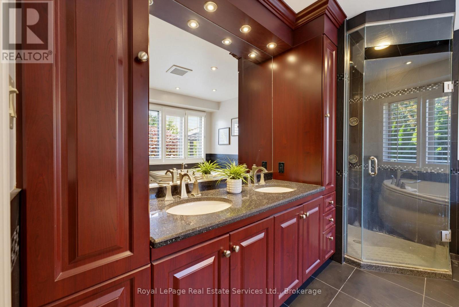 16 Vanstraalen Street Property Photo 22