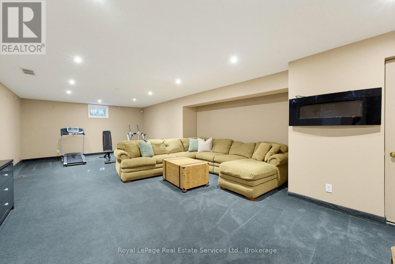 16 Vanstraalen Street Property Photo 29
