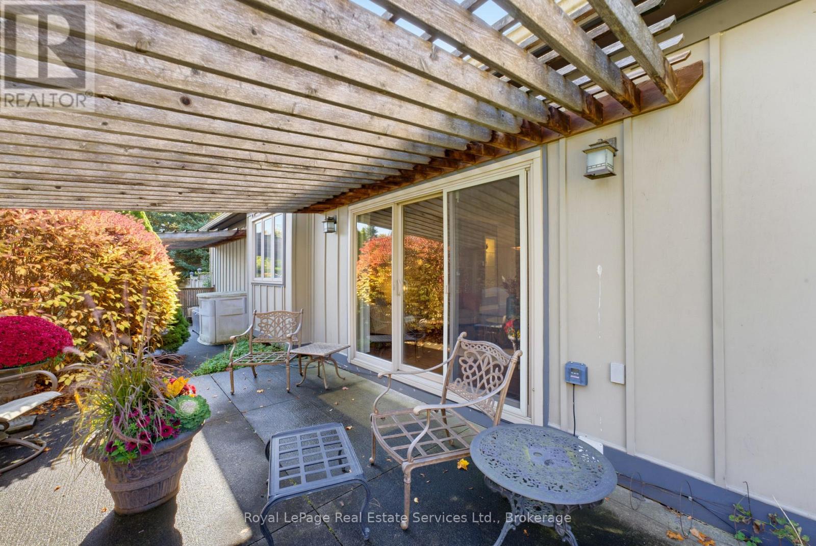 16 Vanstraalen Street Property Photo 32