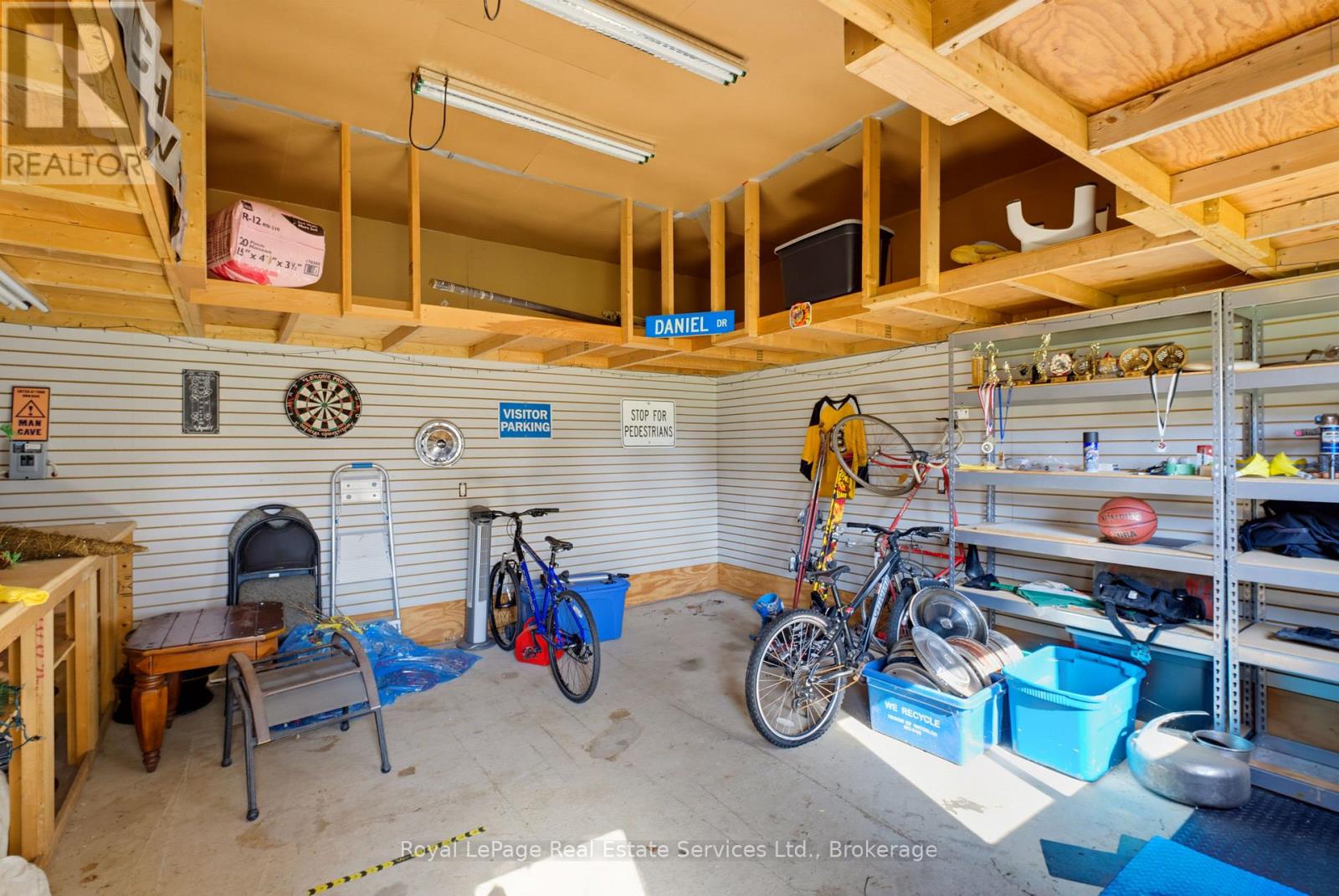 16 Vanstraalen Street Property Photo 39