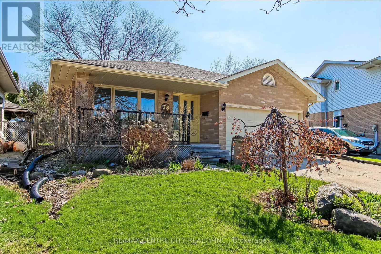 79 Ashley Crescent Property Photo 2