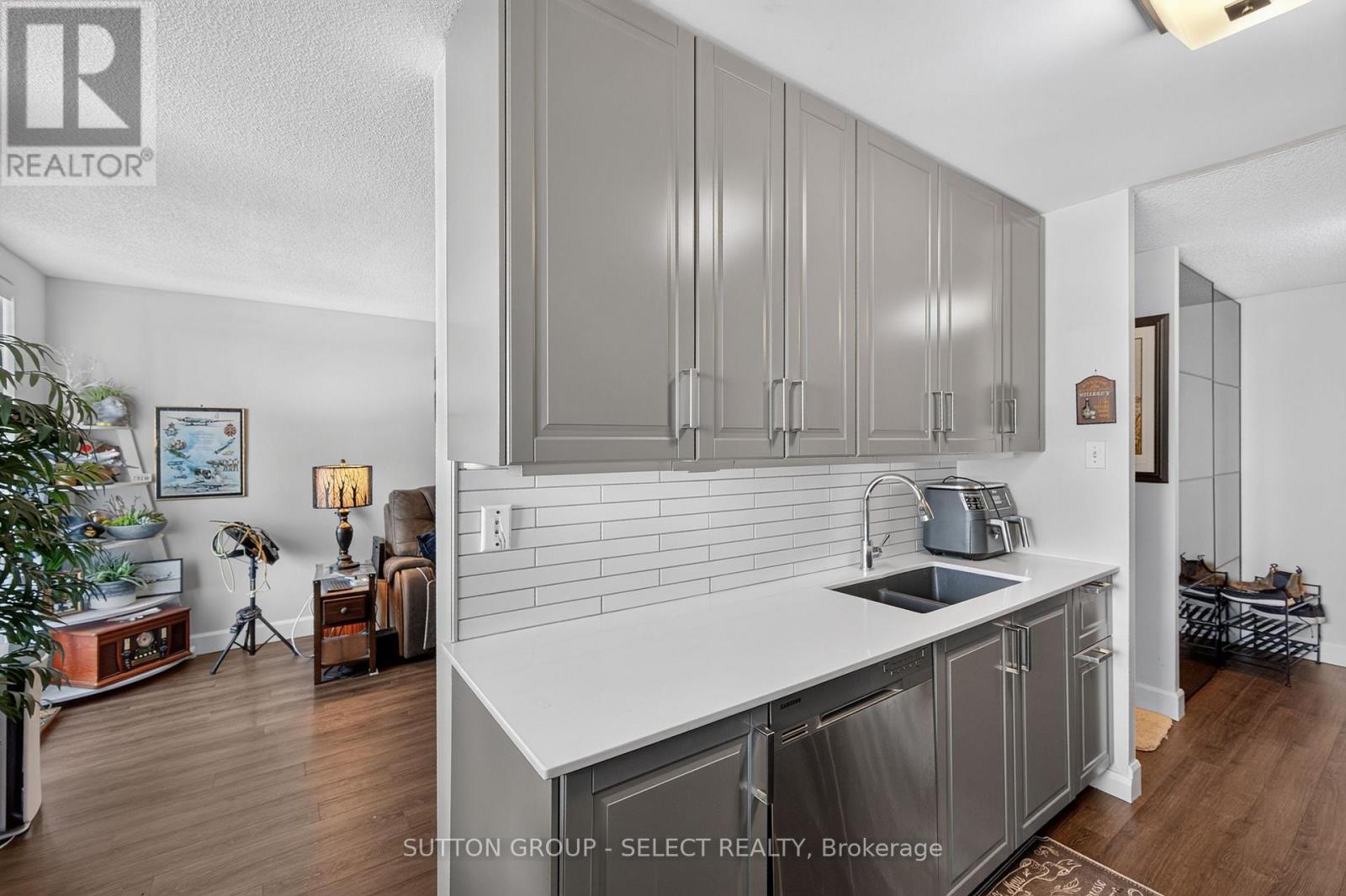 1104 - 76 Baseline Road W Property Photo 19