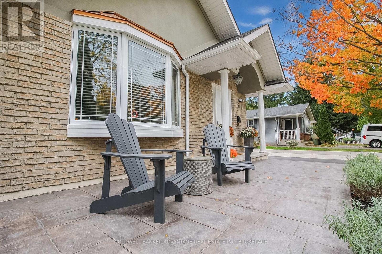 11 Fallingbrook Drive Property Photo 3