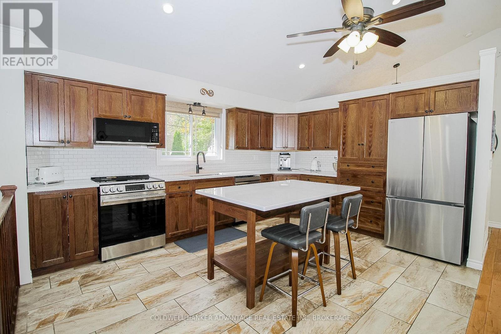 11 Fallingbrook Drive Property Photo 7