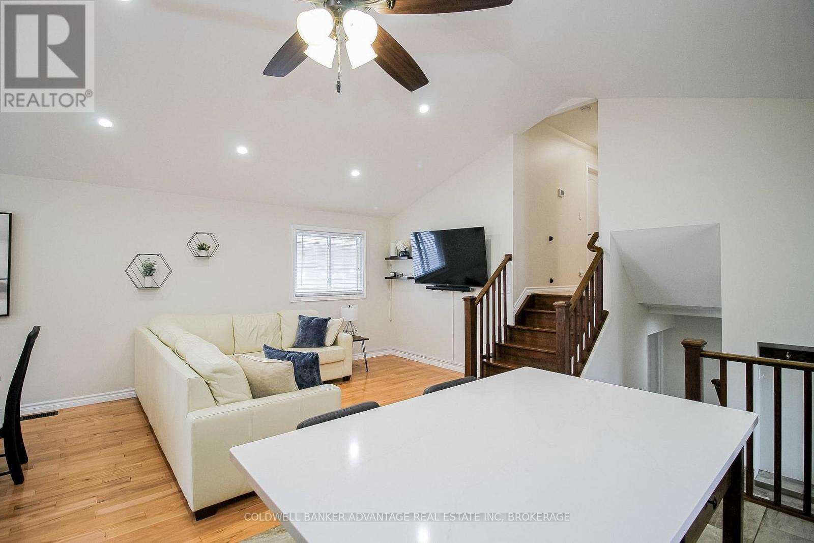 11 Fallingbrook Drive Property Photo 9