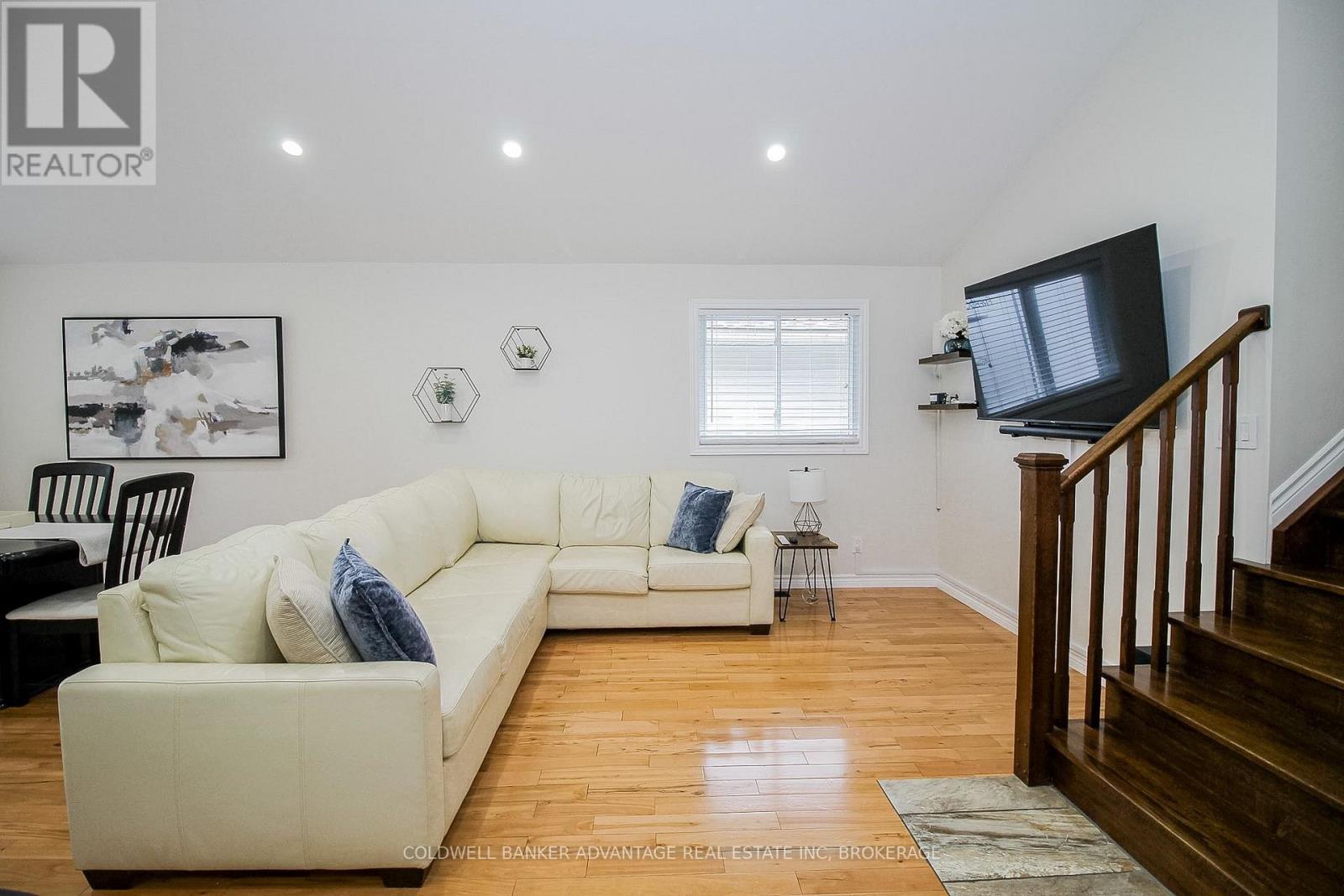 11 Fallingbrook Drive Property Photo 10