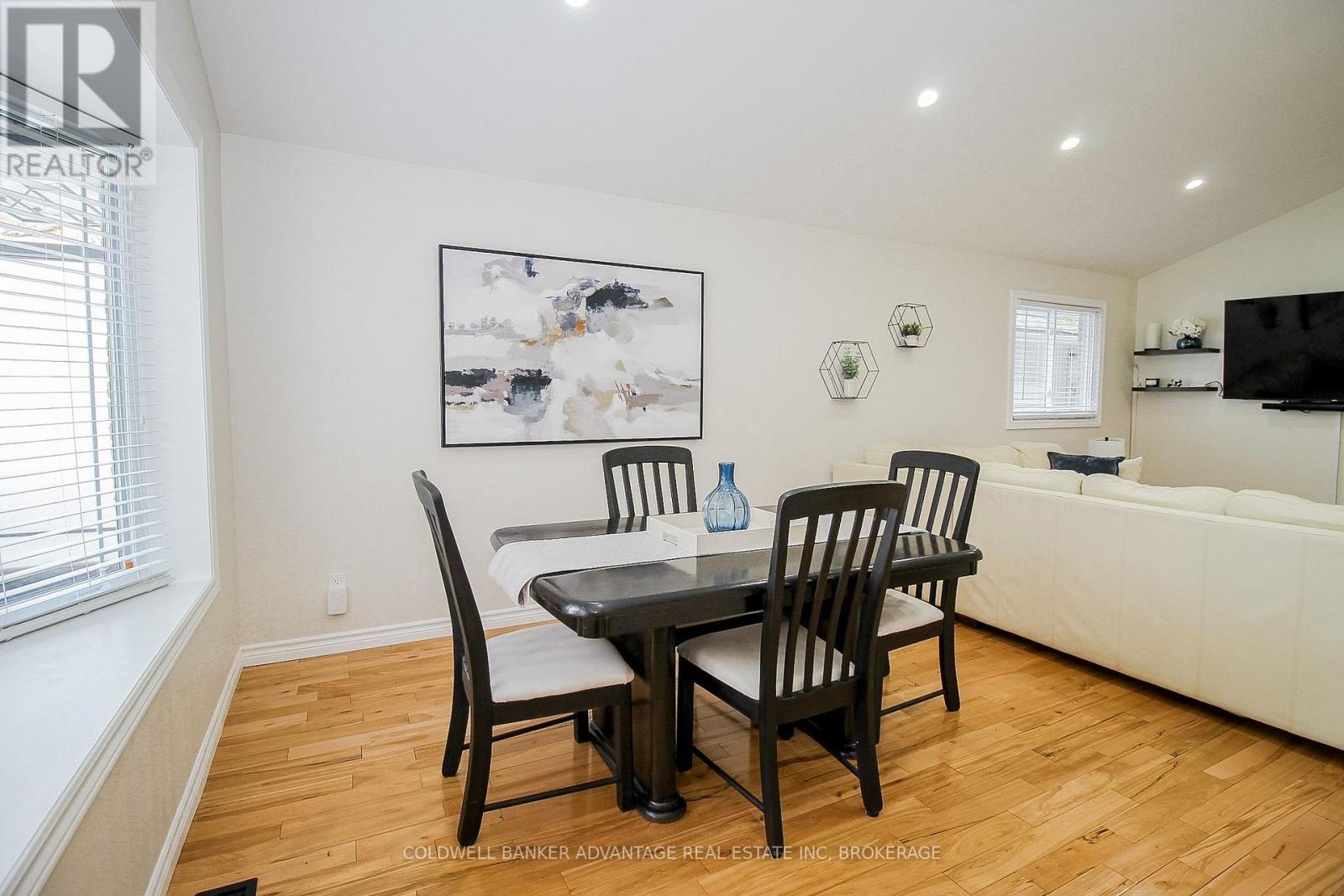 11 Fallingbrook Drive Property Photo 13