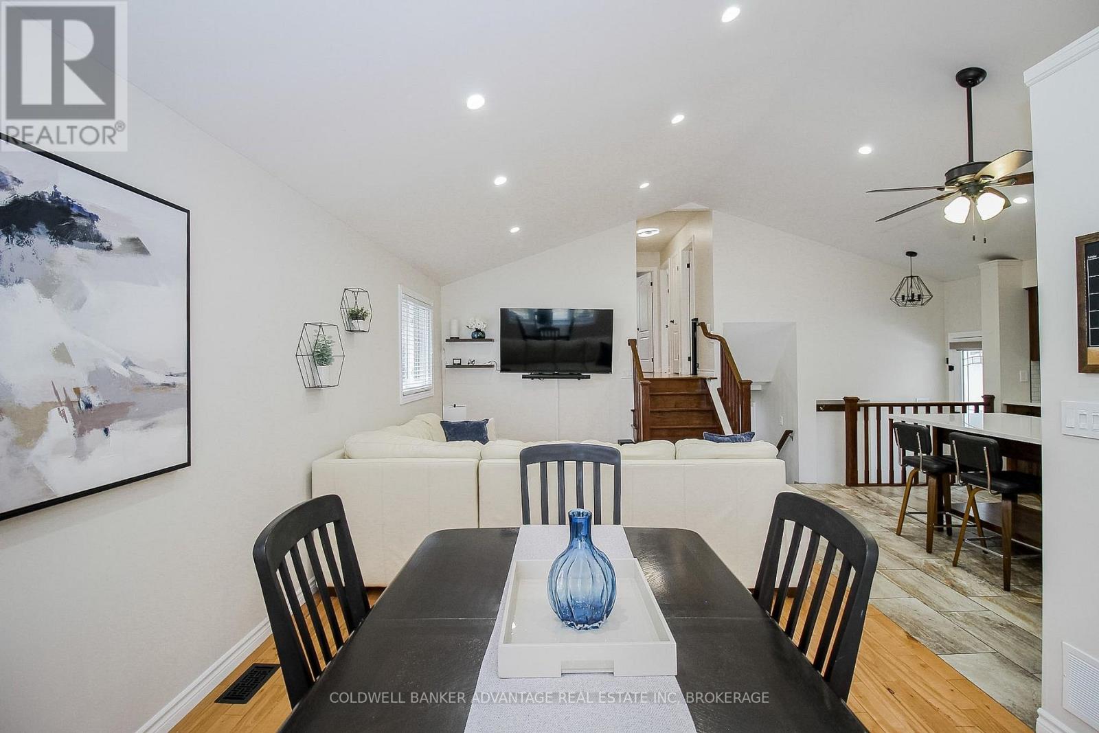 11 Fallingbrook Drive Property Photo 15