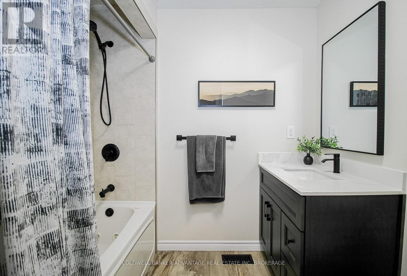 11 Fallingbrook Drive Property Photo 18