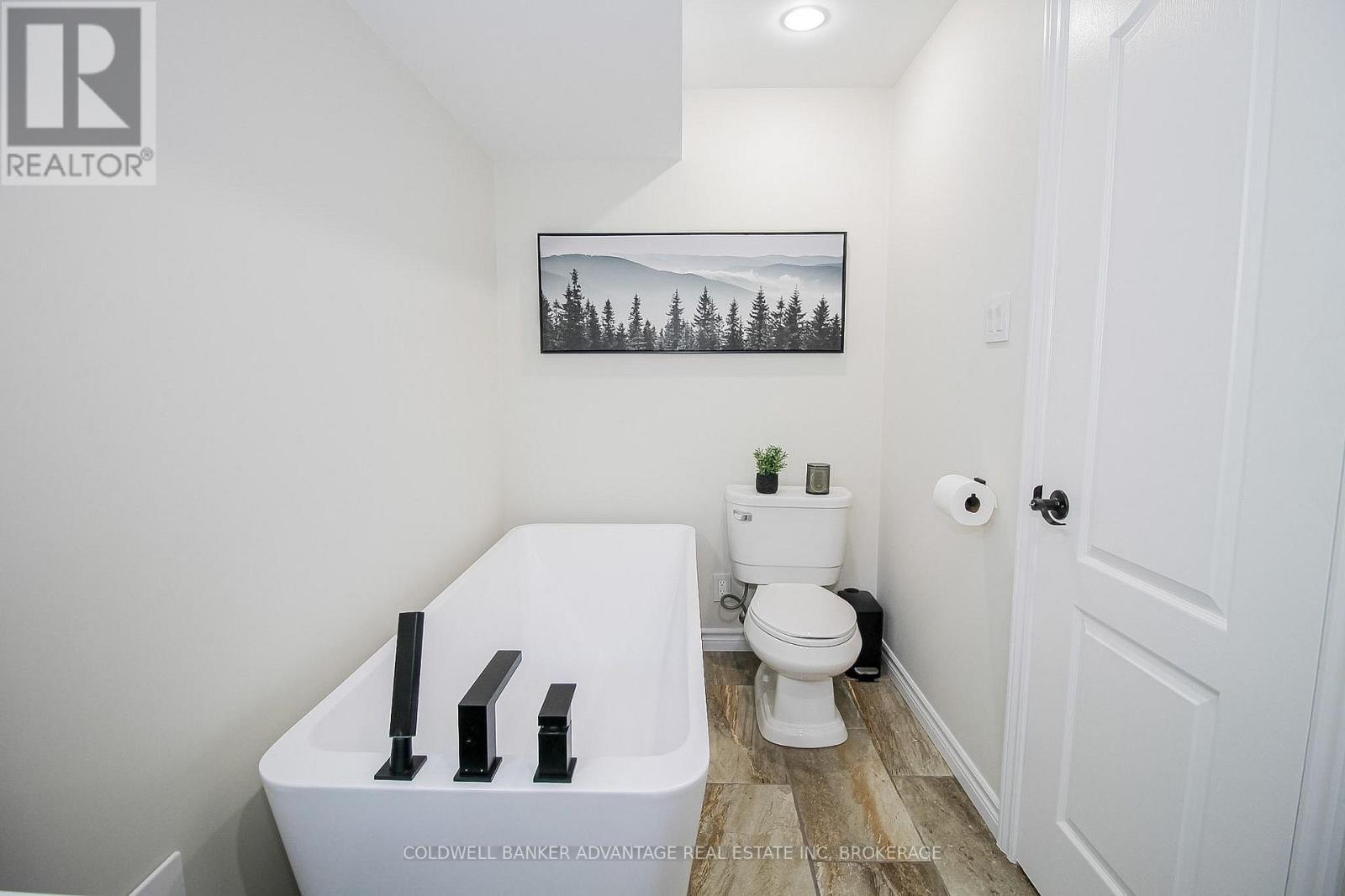 11 Fallingbrook Drive Property Photo 25
