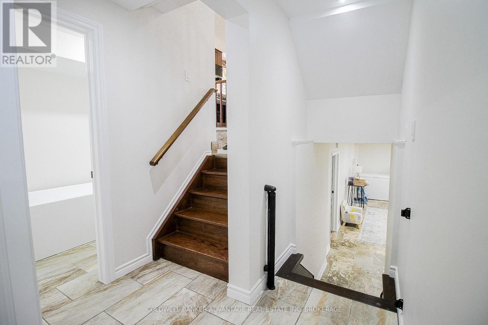 11 Fallingbrook Drive Property Photo 32