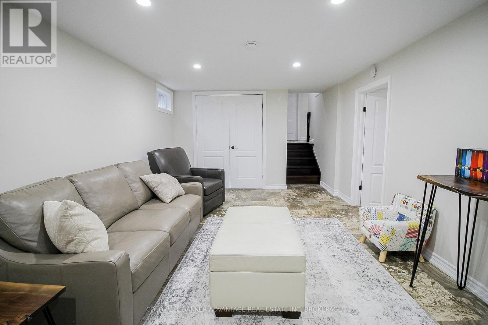 11 Fallingbrook Drive Property Photo 34