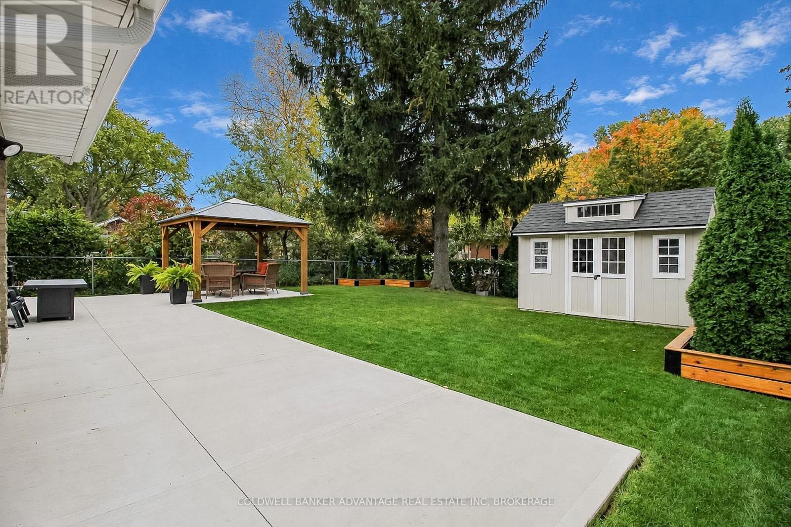 11 Fallingbrook Drive Property Photo 36