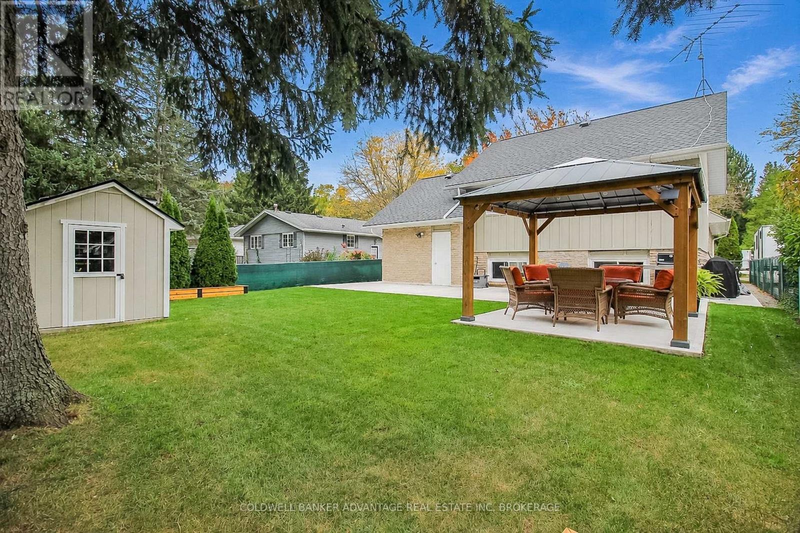 11 Fallingbrook Drive Property Photo 41