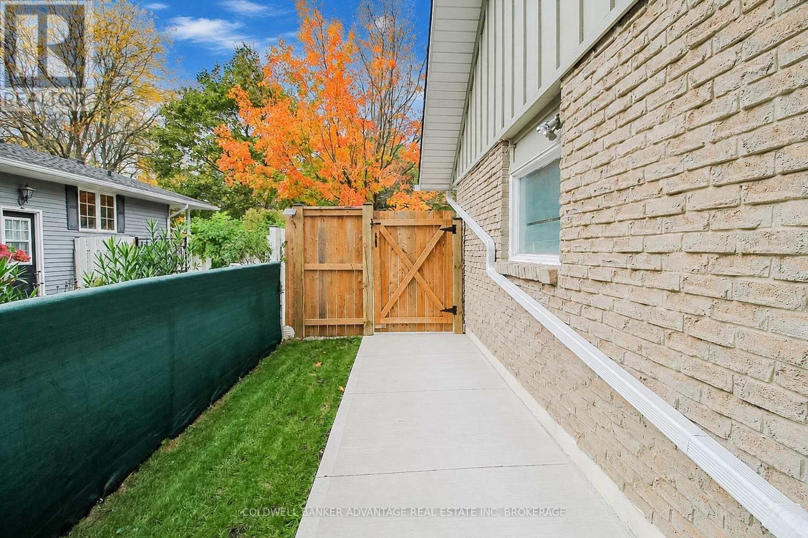 11 Fallingbrook Drive Property Photo 43