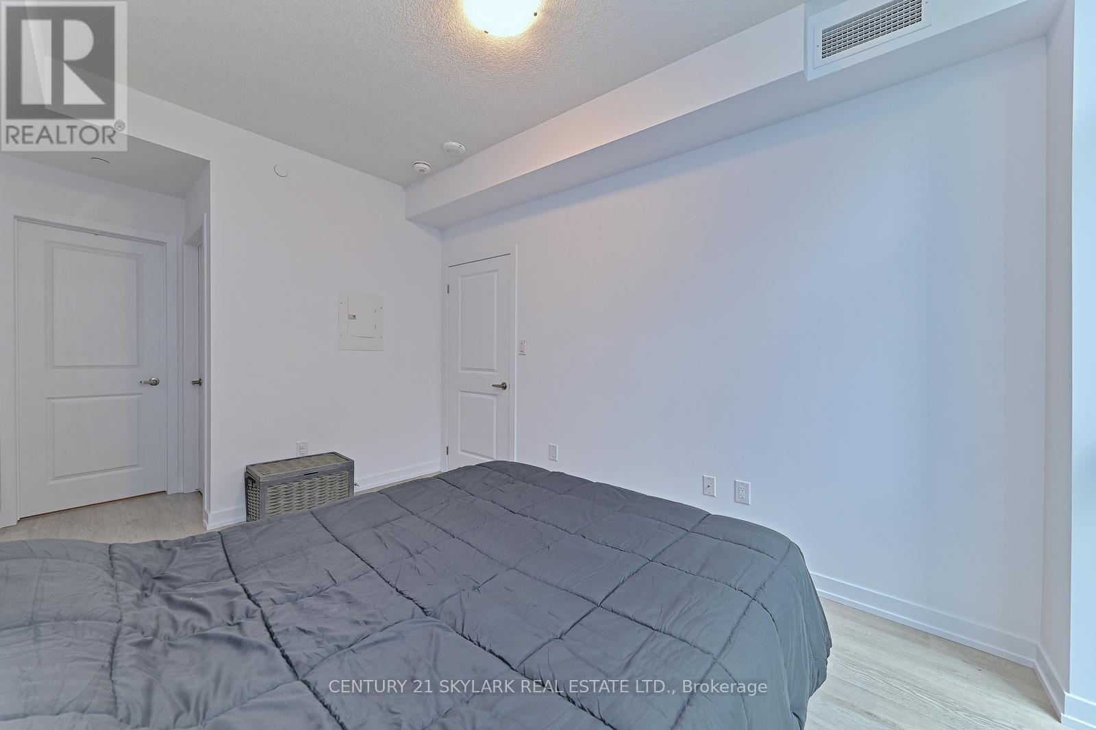401 - 460 Dundas Street E Property Photo 27
