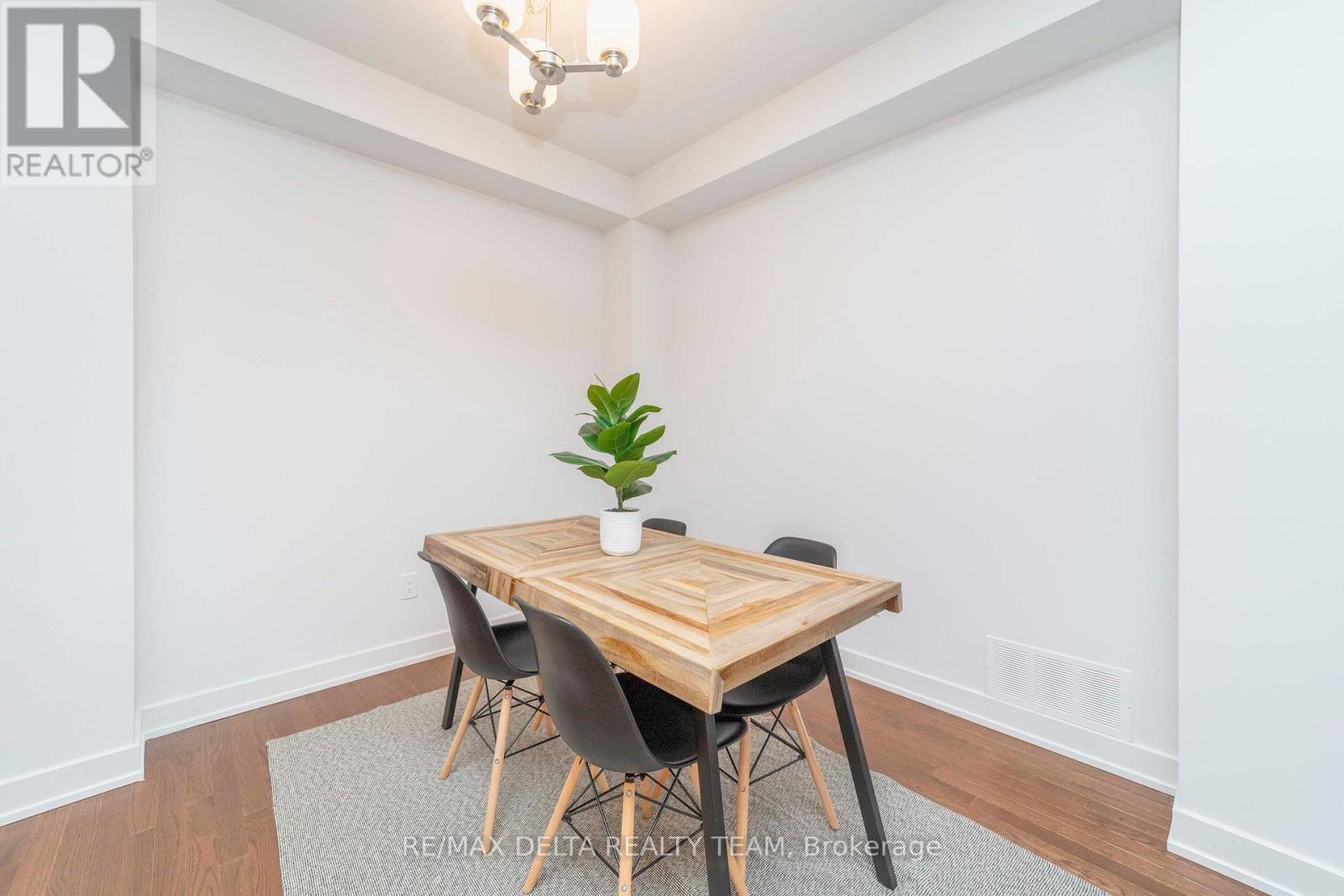 631 Knotridge Street Property Photo 3