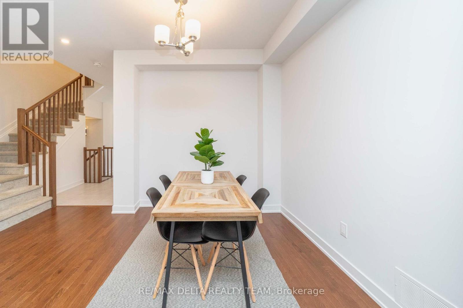631 Knotridge Street Property Photo 4