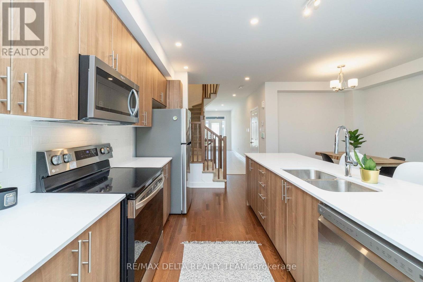 631 Knotridge Street Property Photo 11
