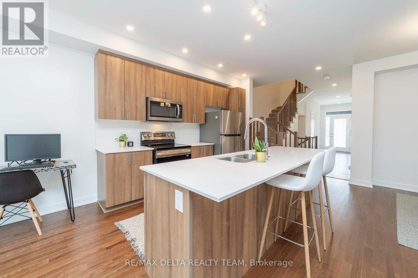631 Knotridge Street Property Photo 12