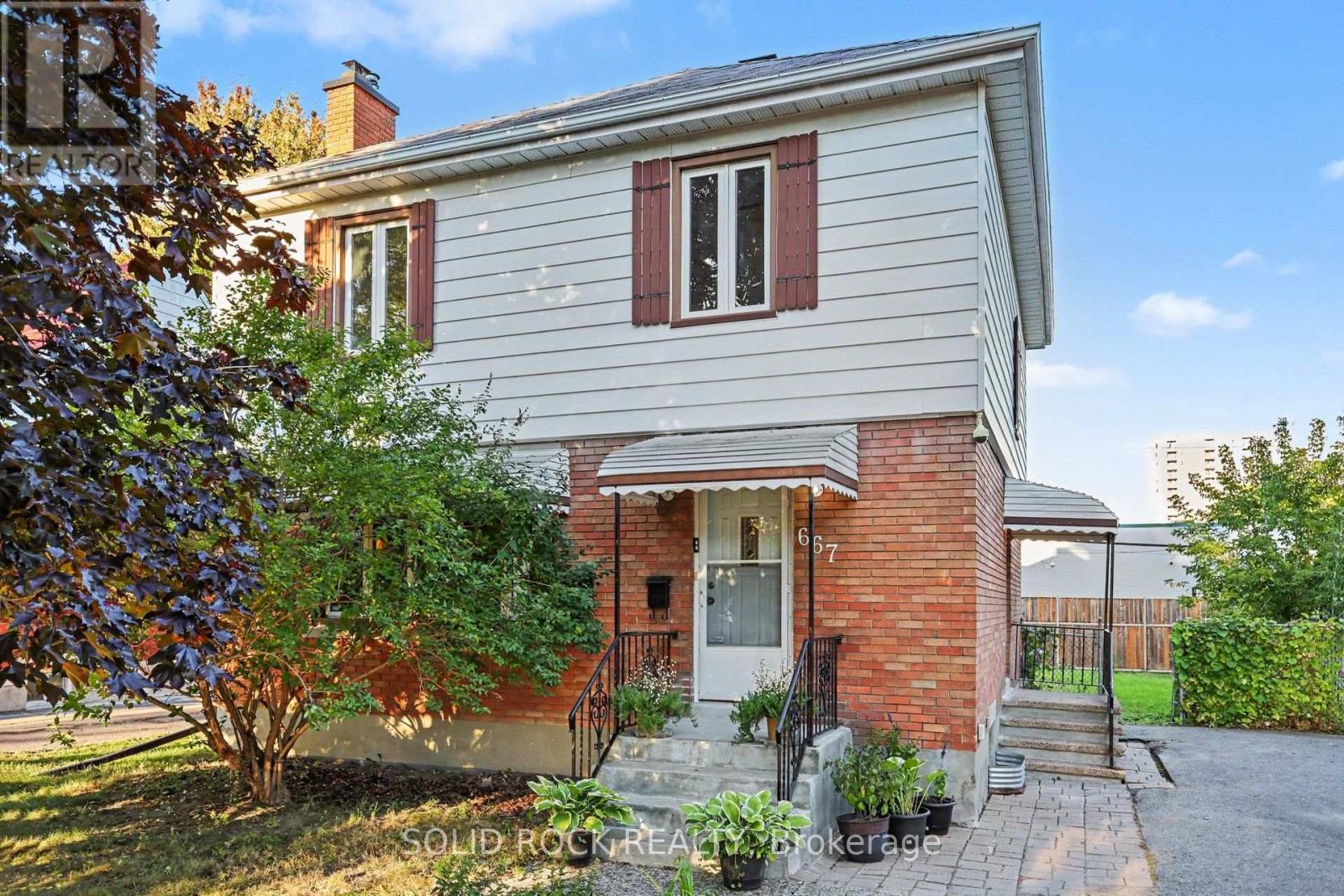 667 ALESTHER STREET Property Photo 1