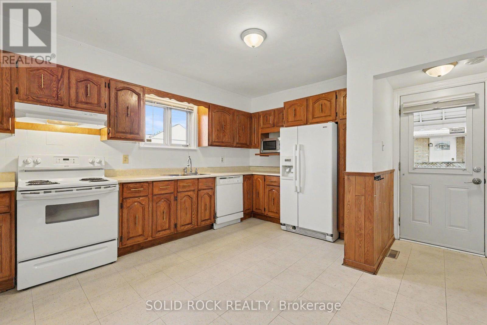667 Alesther Street Property Photo 9