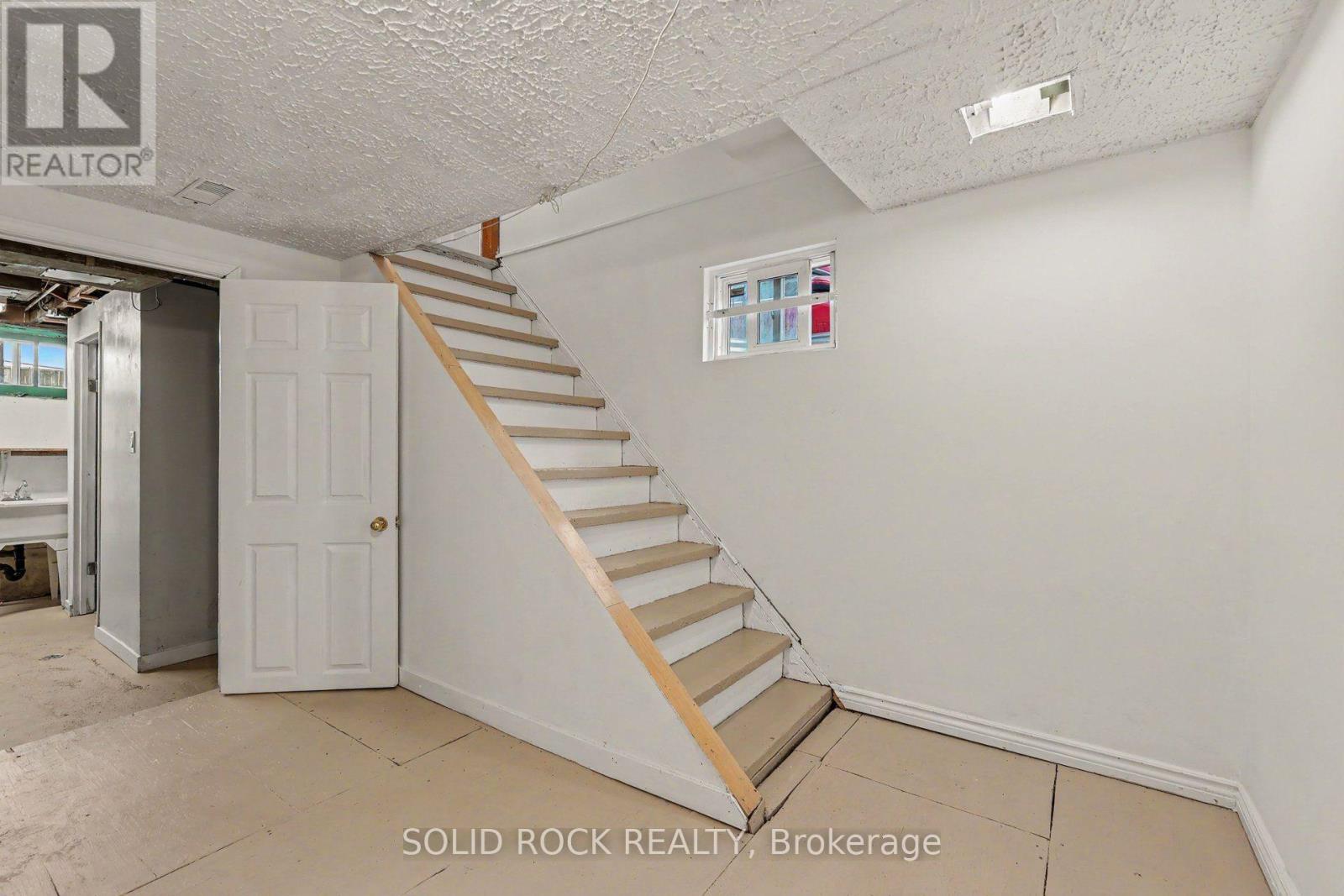 667 Alesther Street Property Photo 23