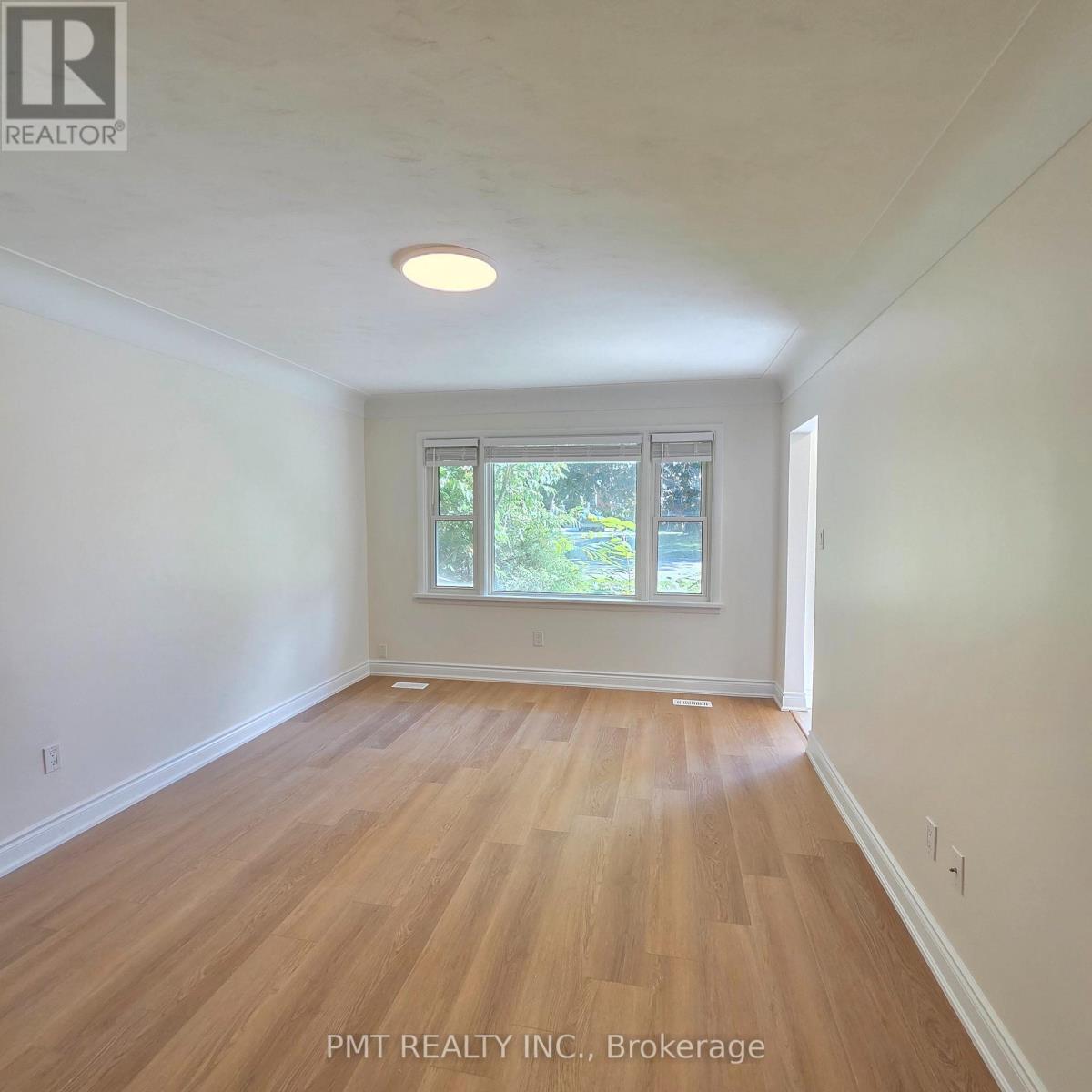 143 Elgin Crescent Property Photo 6