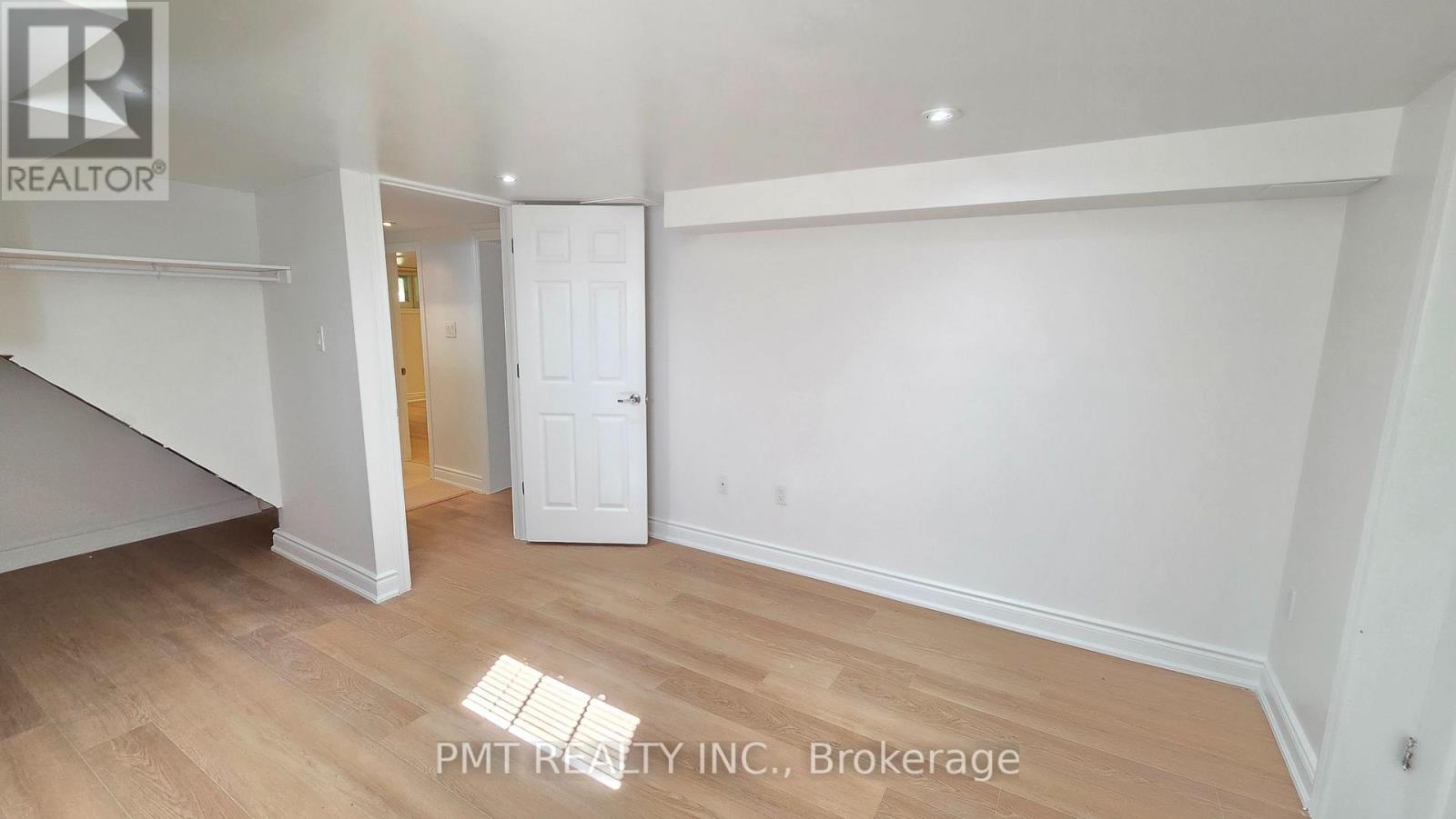 143 Elgin Crescent Property Photo 25