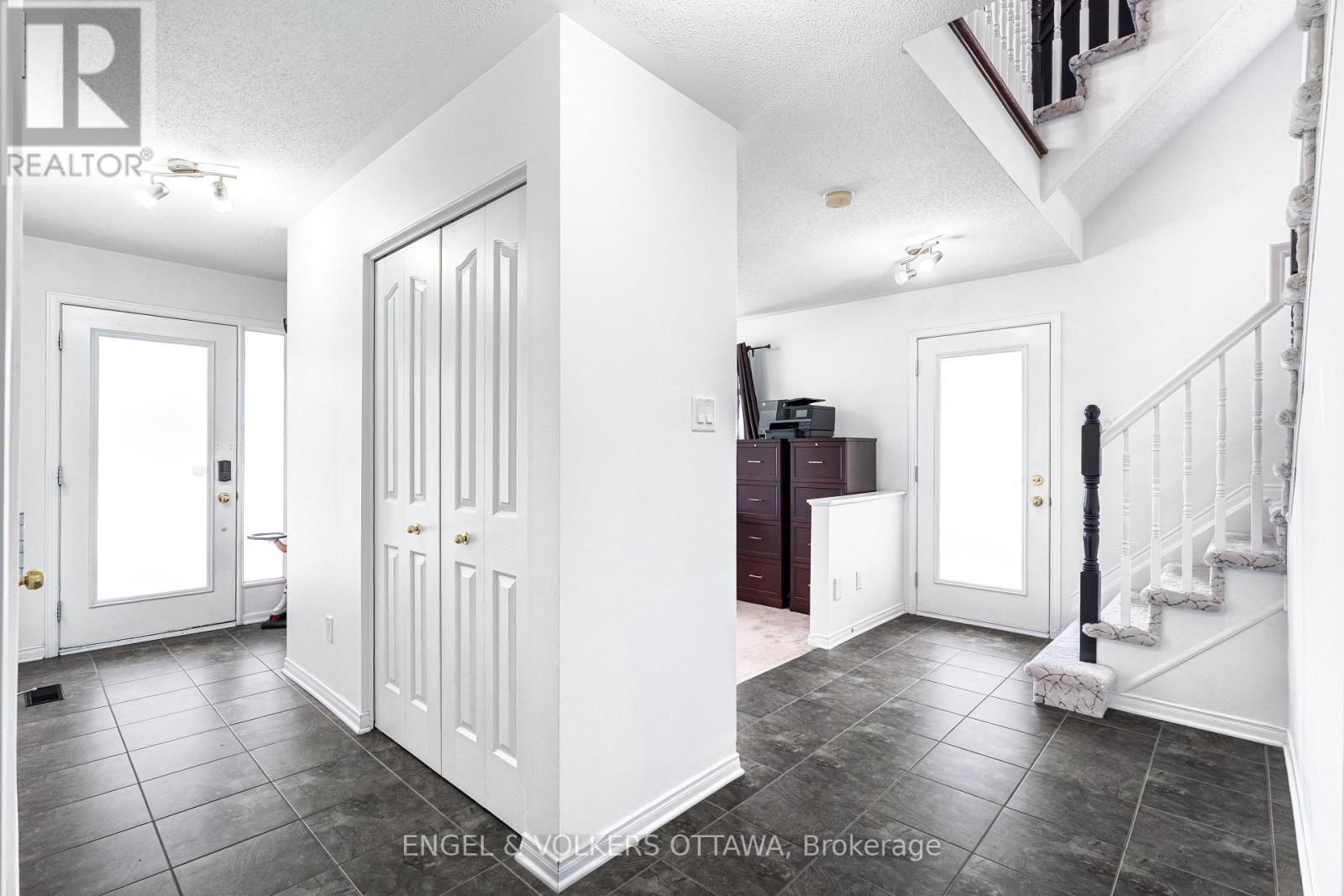 290 Citiplace Drive Property Photo 4