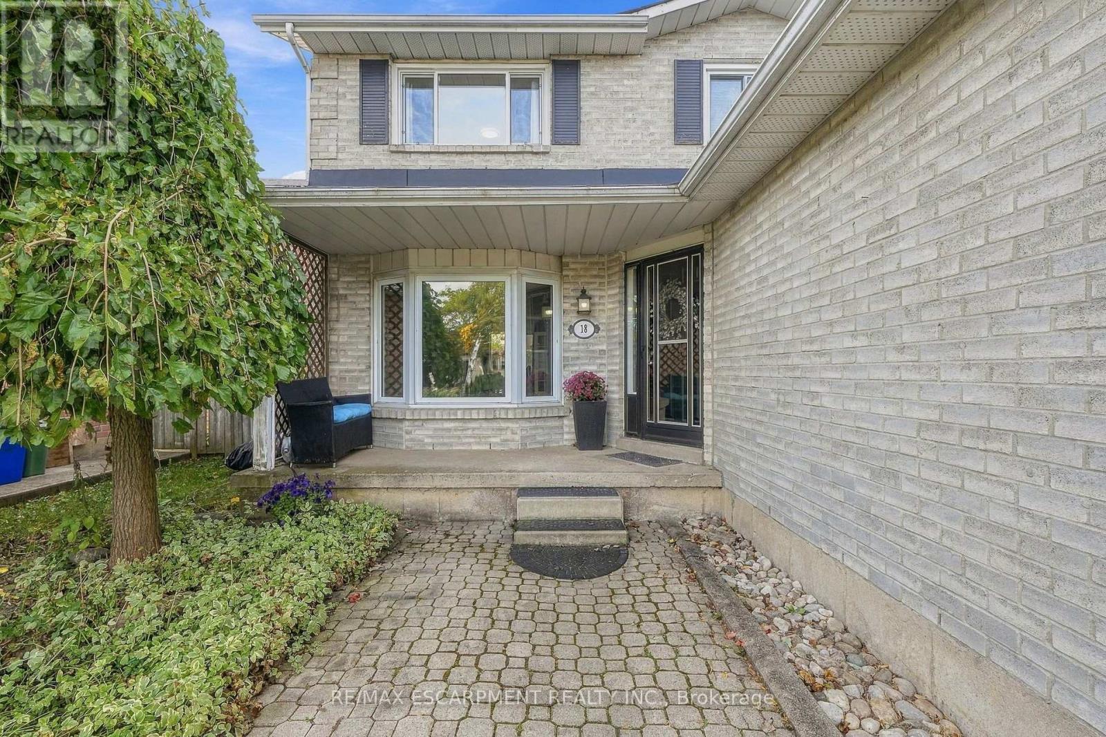 18 Rowntree Drive Property Photo 3