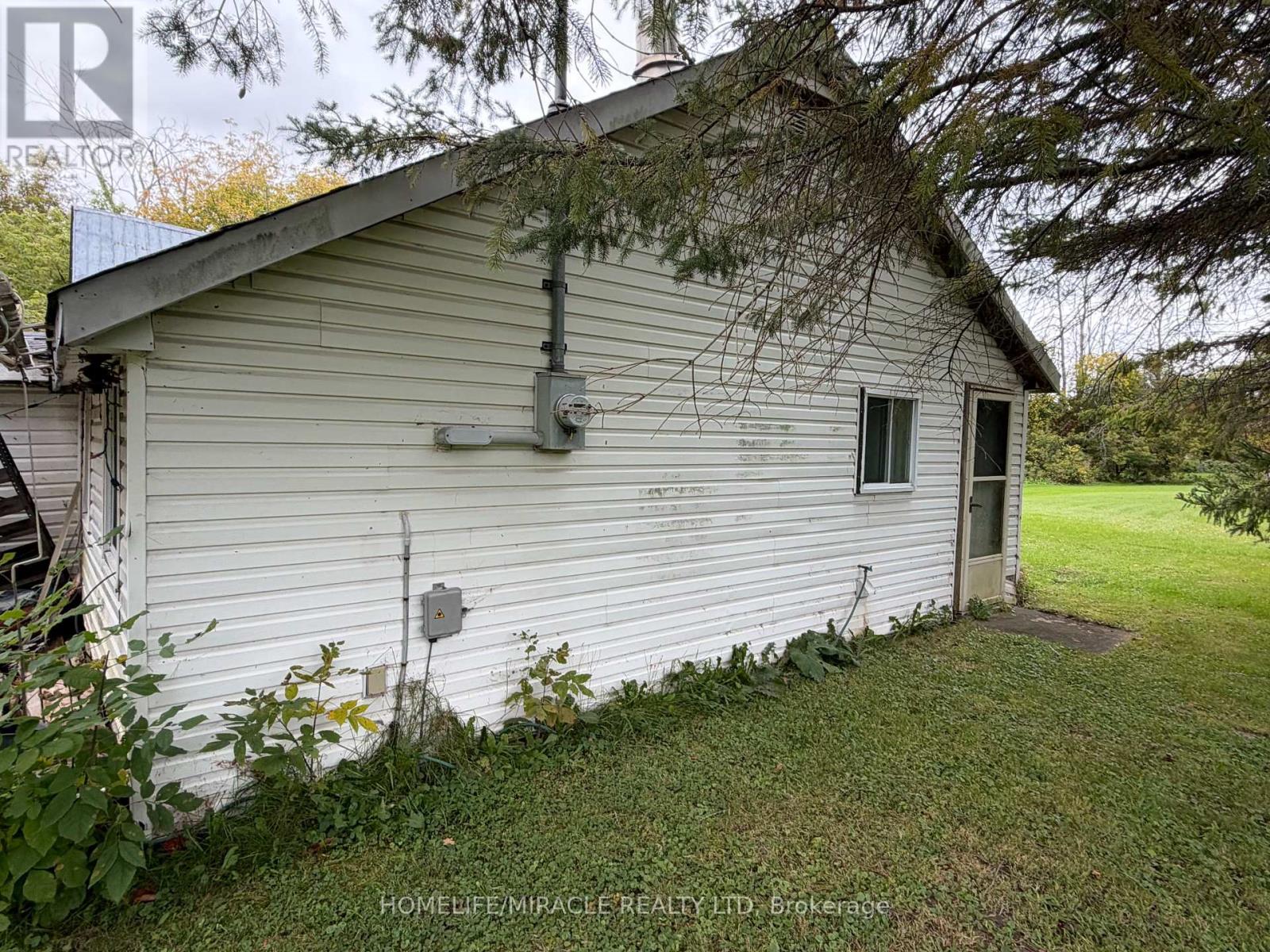 18495 Dundas Street Property Photo 4