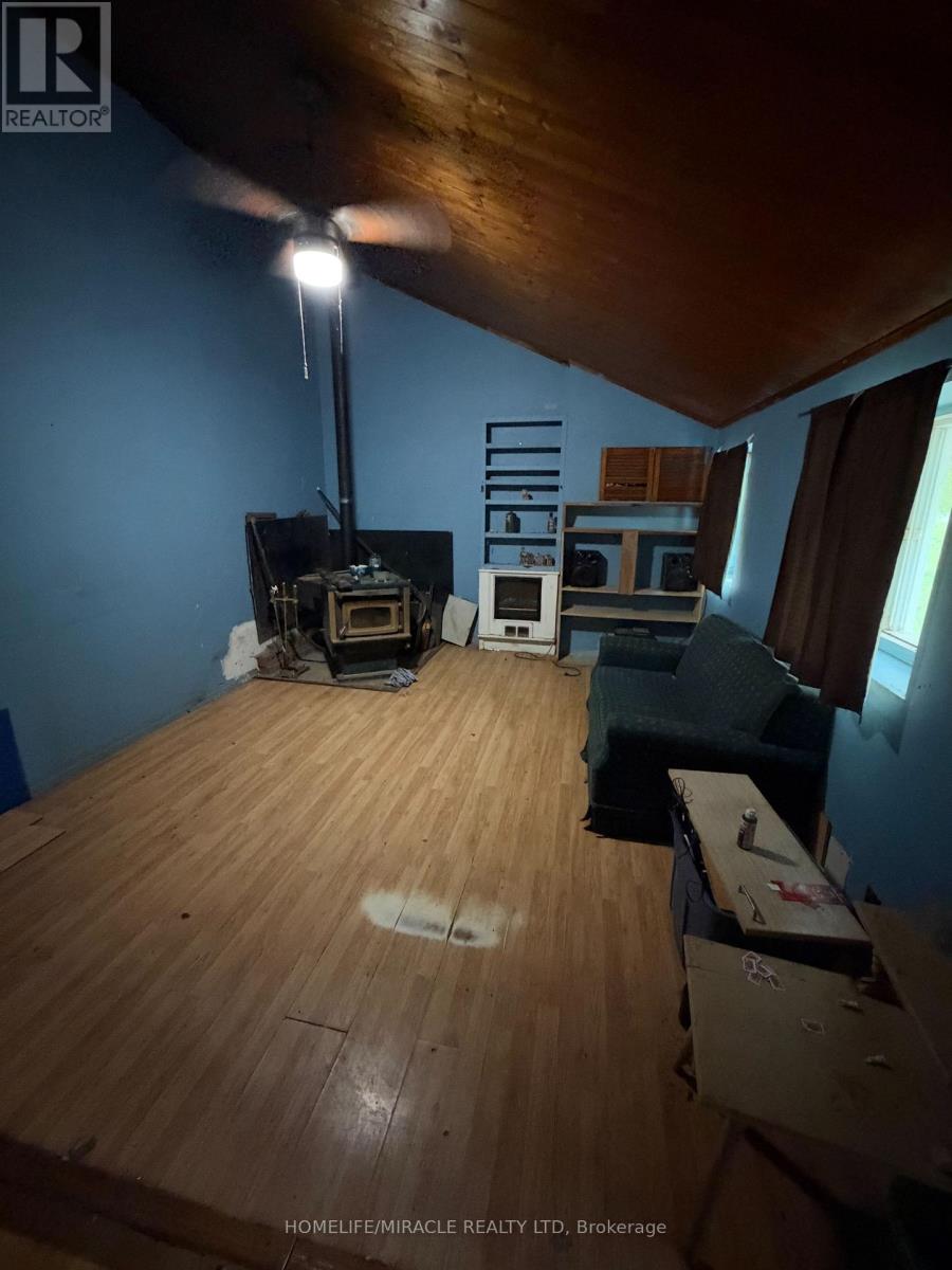18495 Dundas Street Property Photo 5