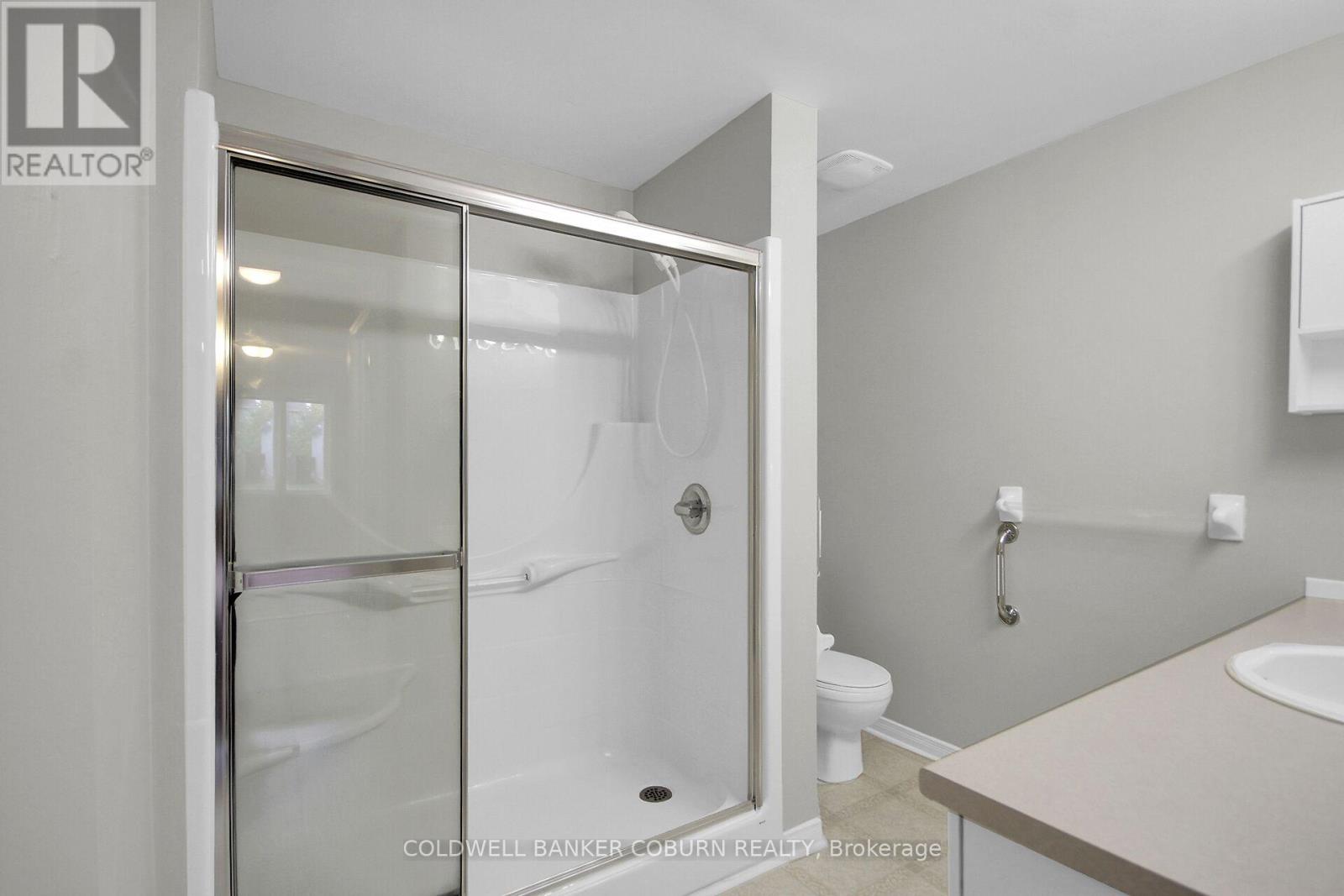 F - 10 Daybreak Street Property Photo 8