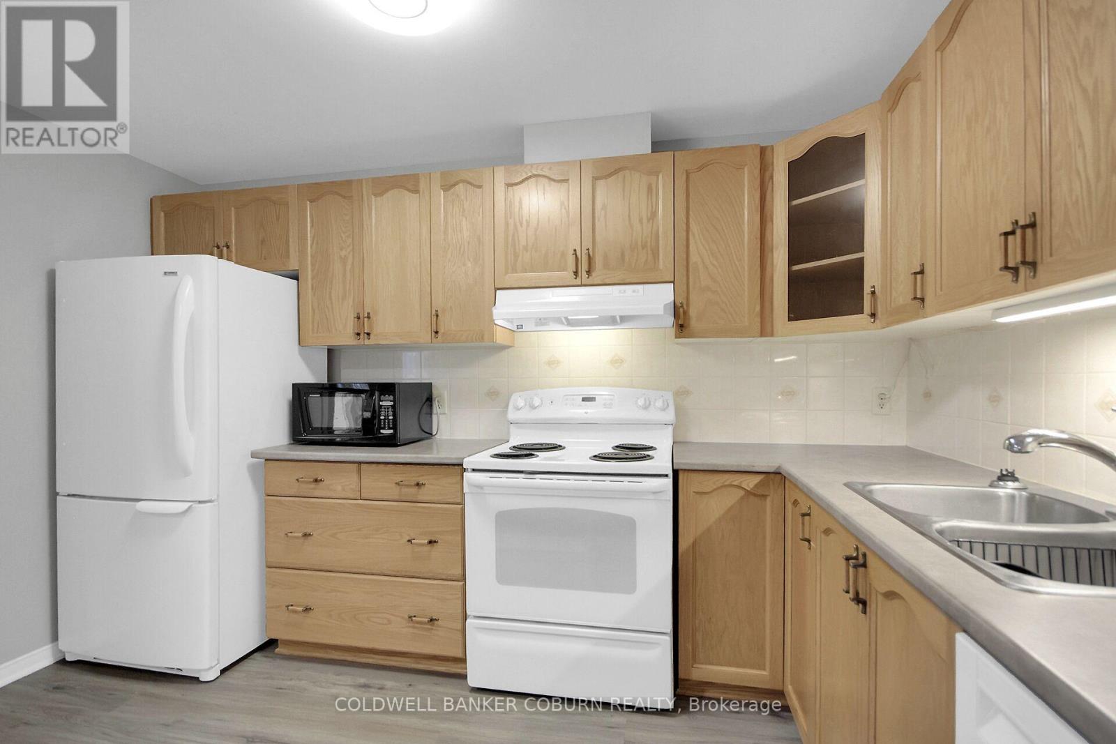 F - 10 Daybreak Street Property Photo 16