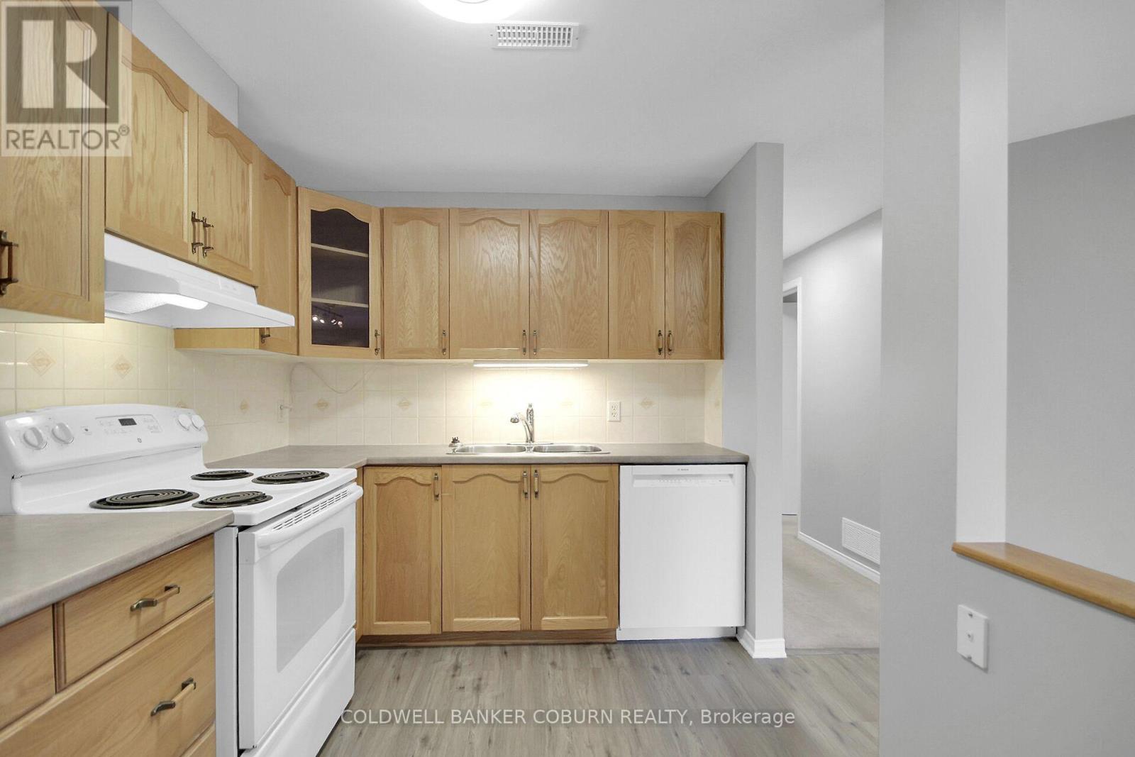F - 10 Daybreak Street Property Photo 18