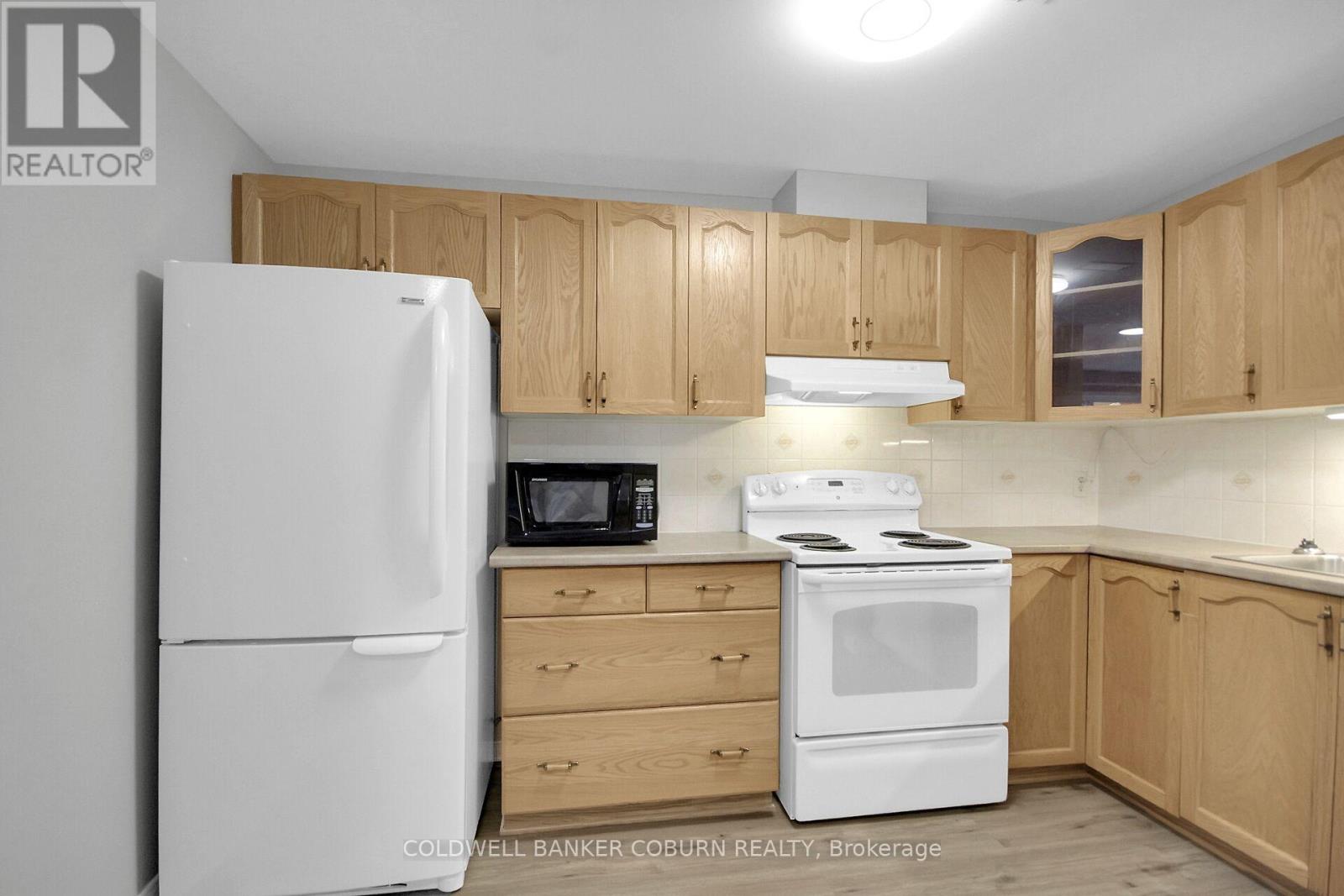 F - 10 Daybreak Street Property Photo 19