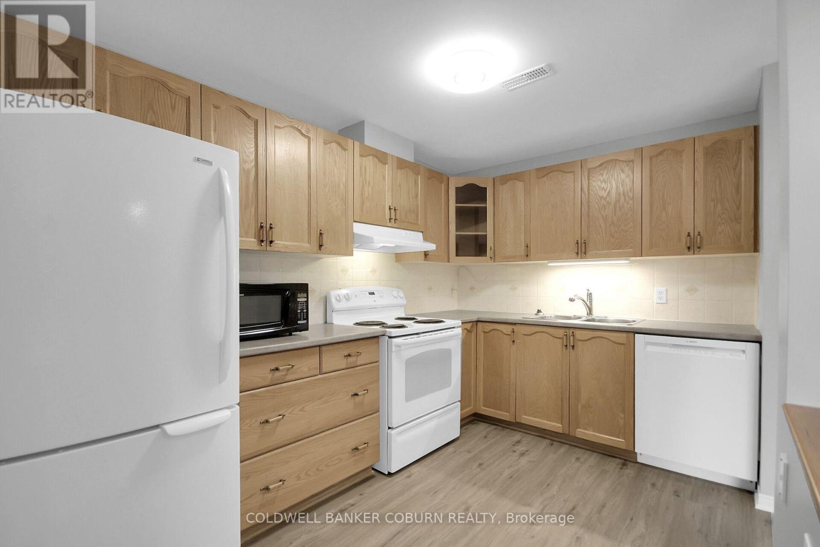 F - 10 Daybreak Street Property Photo 20