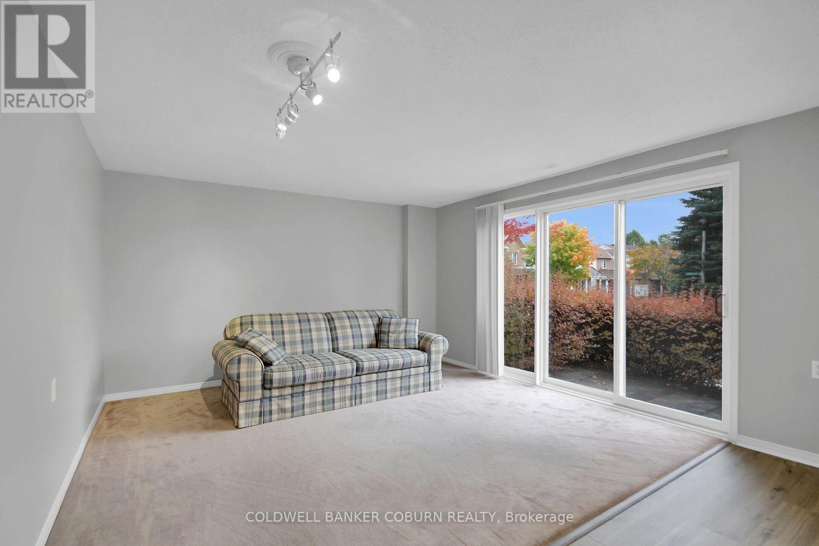 F - 10 Daybreak Street Property Photo 24
