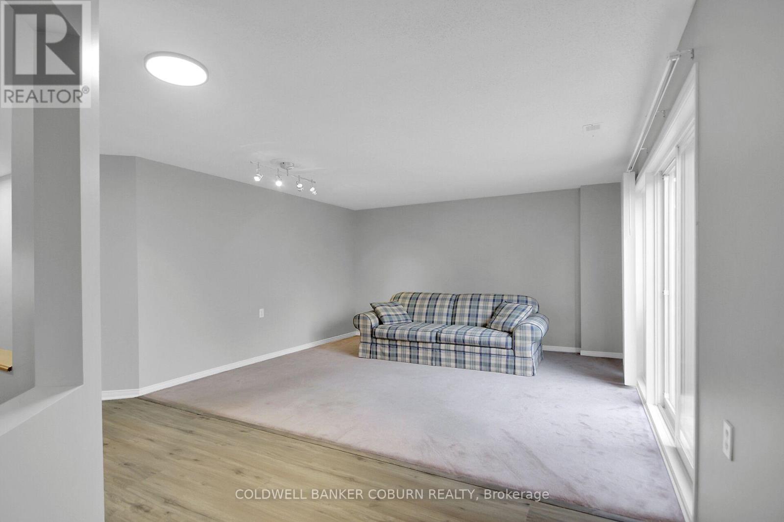 F - 10 Daybreak Street Property Photo 26