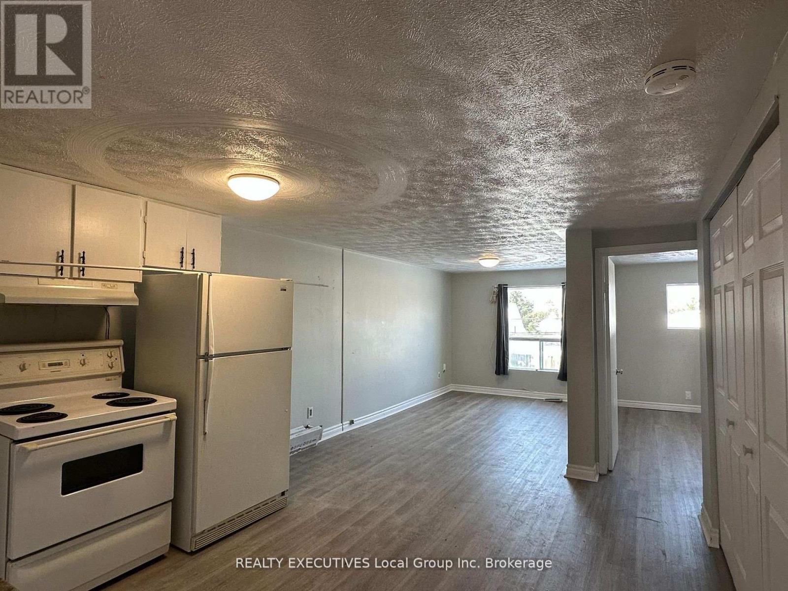 26 Spring Street Property Photo 11