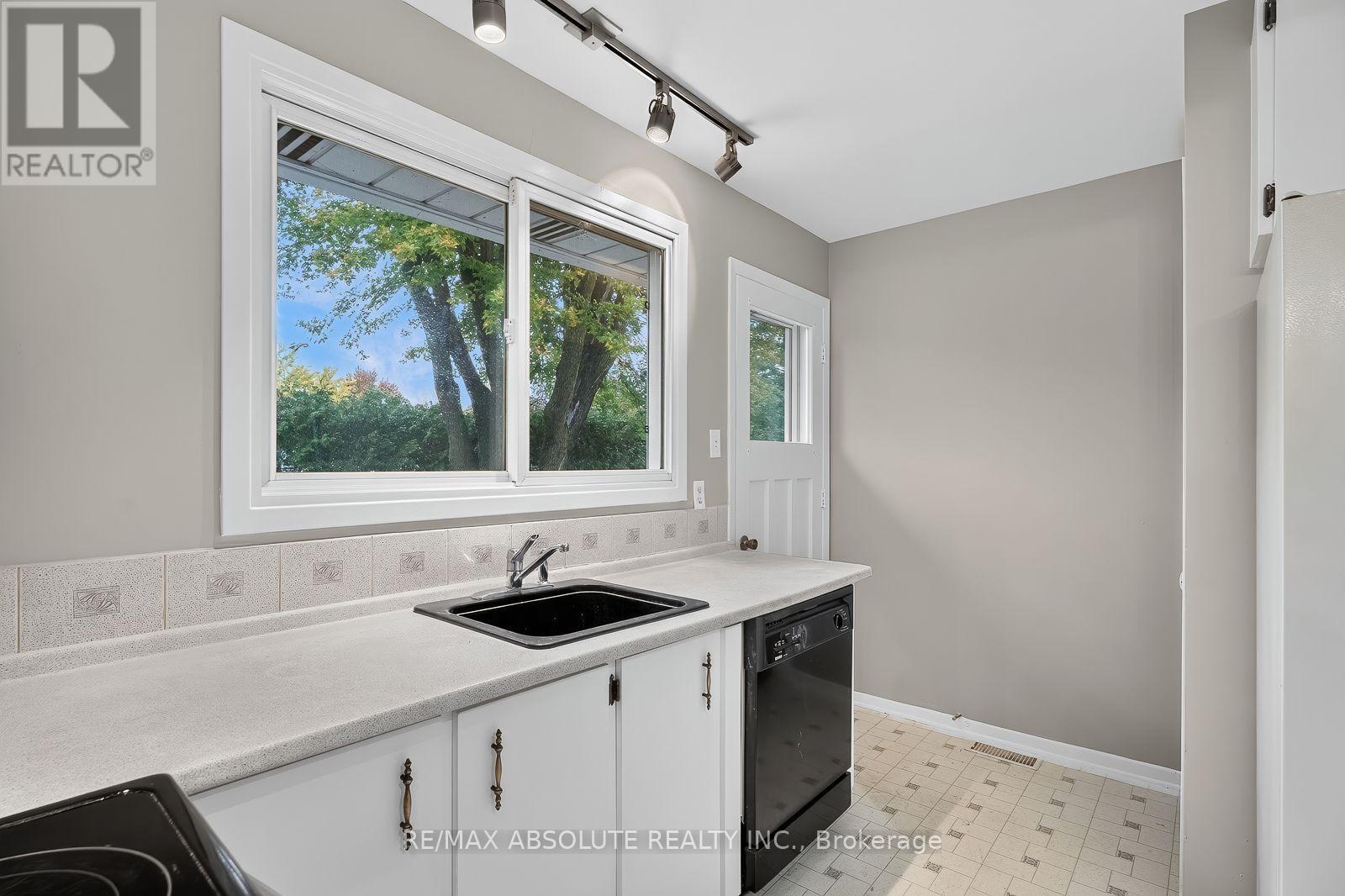 2166 Monson Crescent Property Photo 19