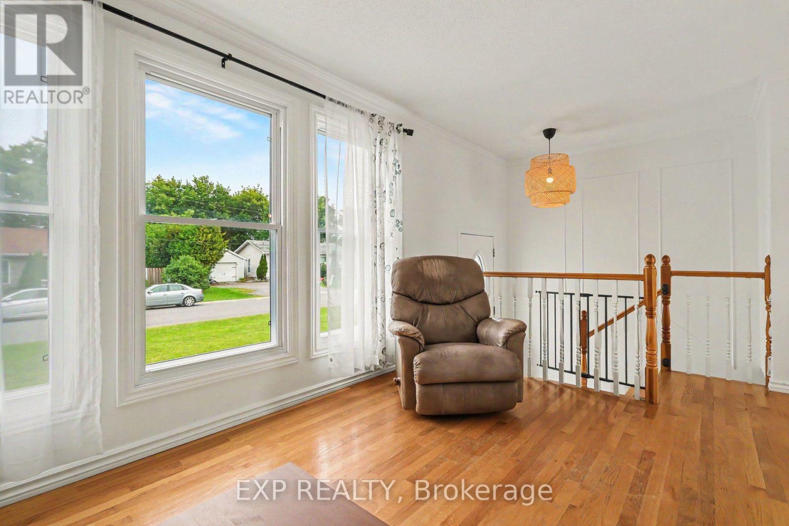 18 Centre Street Property Photo 4