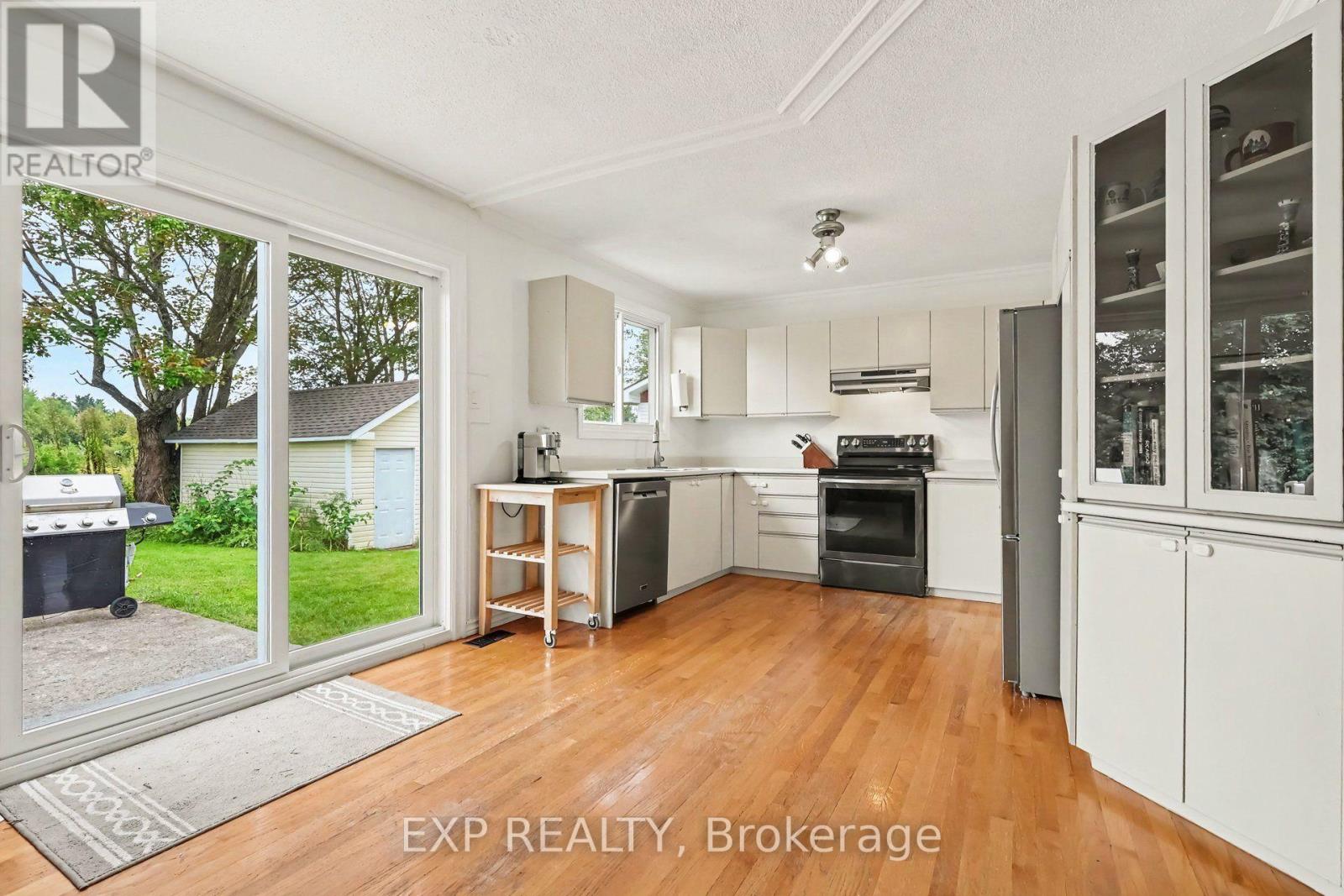 18 Centre Street Property Photo 13
