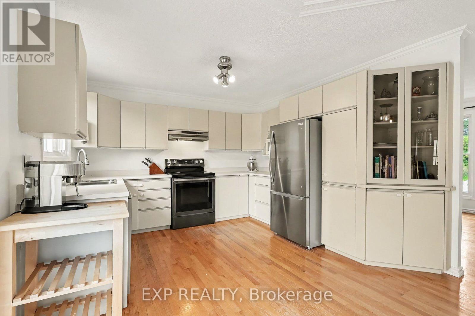 18 Centre Street Property Photo 14