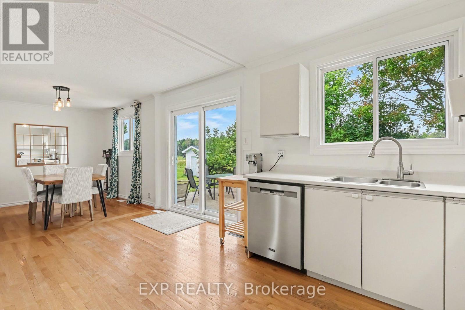 18 Centre Street Property Photo 15