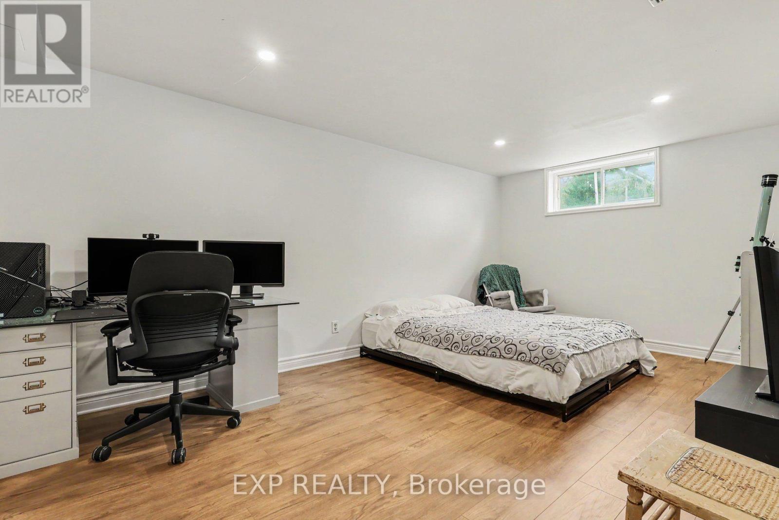 18 Centre Street Property Photo 21